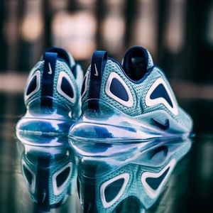 Nike Women Air Max 720 (Metallic Silver/Midnight Navy)